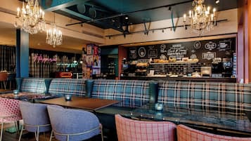 Dagelijks continentaal ontbijt (GBP 13.90 per persoon)