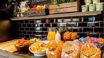 Bữa sáng kiểu Âu hàng ngày (13.90 GBP/mỗi người)