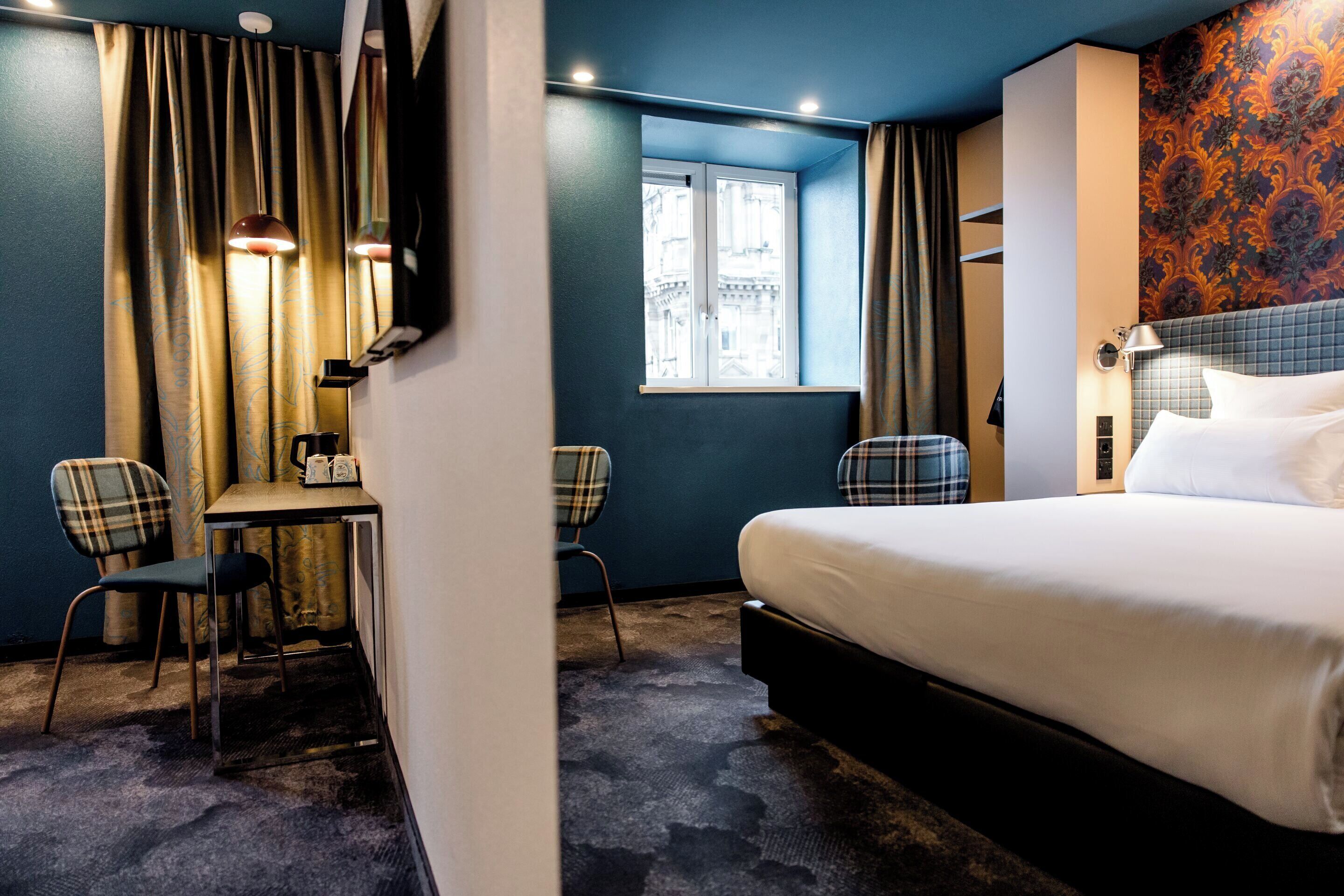 Room (THE ONE with view) | Egyptian cotton sheets, premium bedding, desk, soundproofing