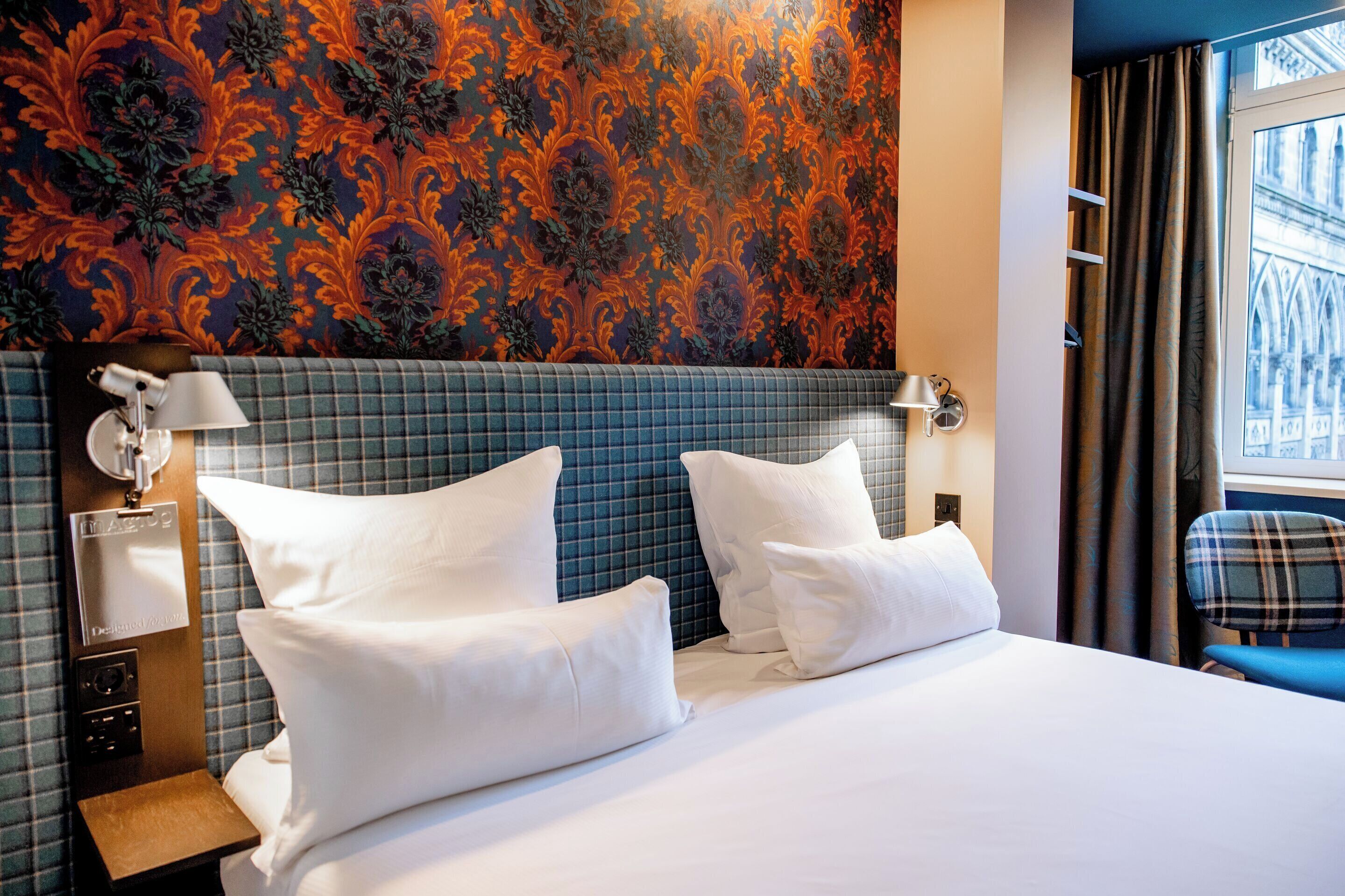 Room (THE ONE) | Egyptian cotton sheets, premium bedding, desk, soundproofing