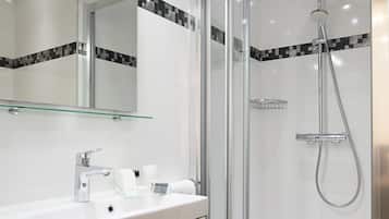 Deluxe-Studio, Kochnische | Badezimmer | Dusche, kostenlose Toilettenartikel, Haartrockner, Handtücher