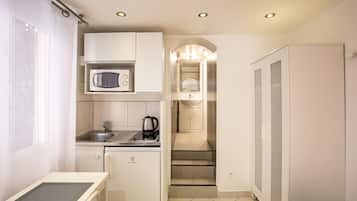 Single Room, Kitchenette | Private kitchen | Fridge, microwave, stovetop, espresso maker