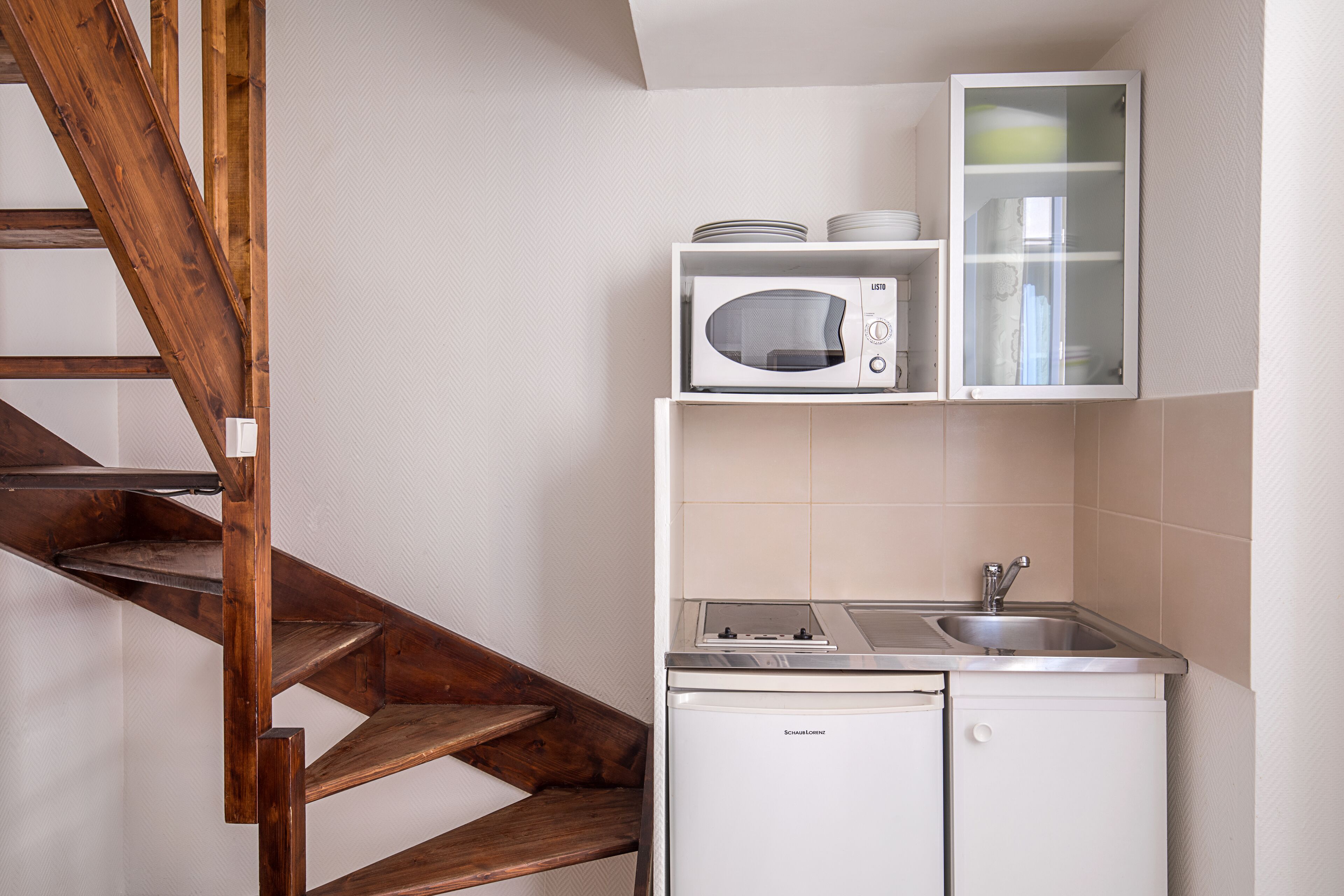 studio duplex de 1 à 3 personnes avec kitchenette | private kitchen | fridge, microwave, stovetop, espresso maker