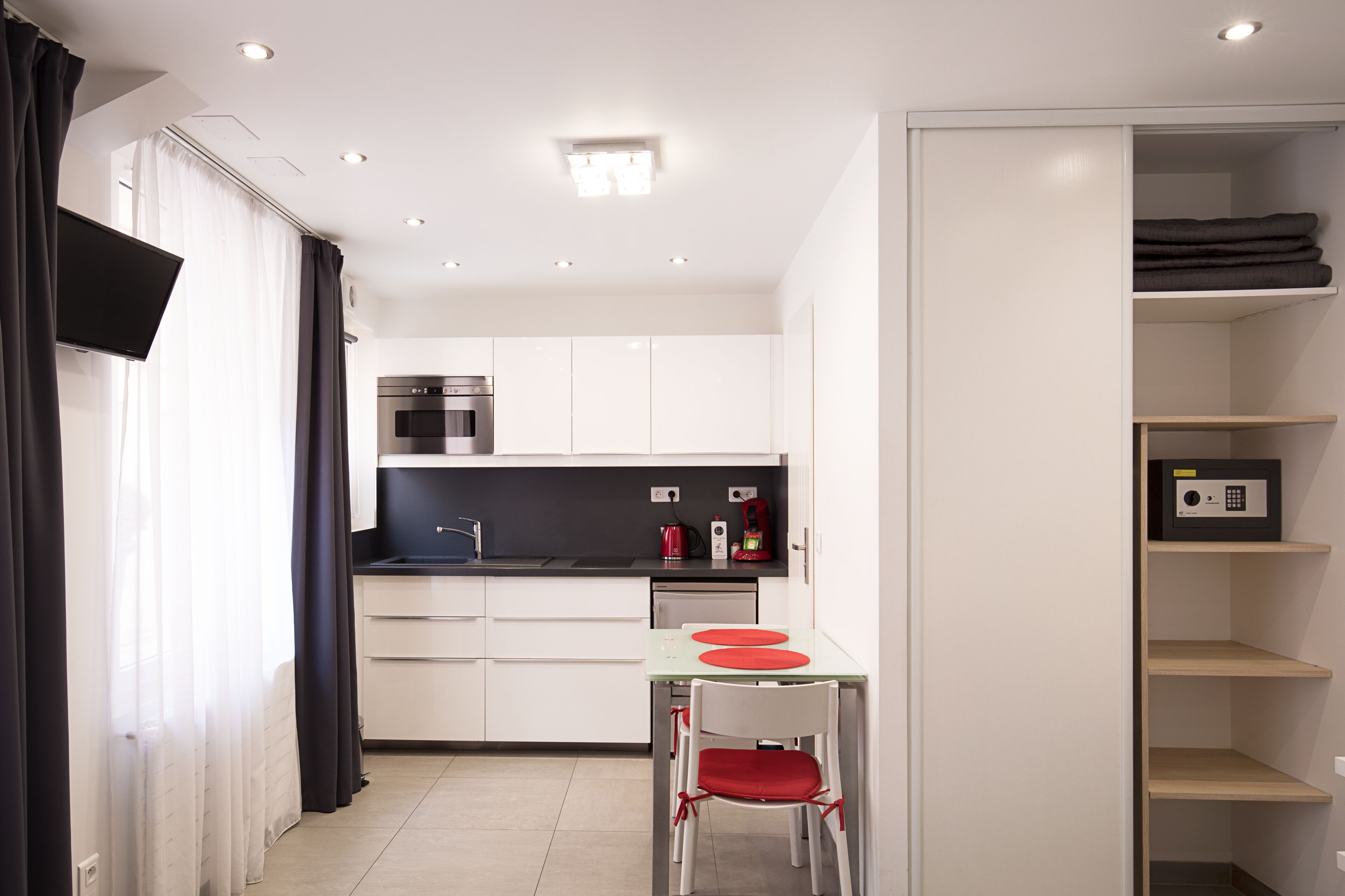 deluxe studio, kitchenette | private kitchen | fridge, microwave, stovetop, espresso maker