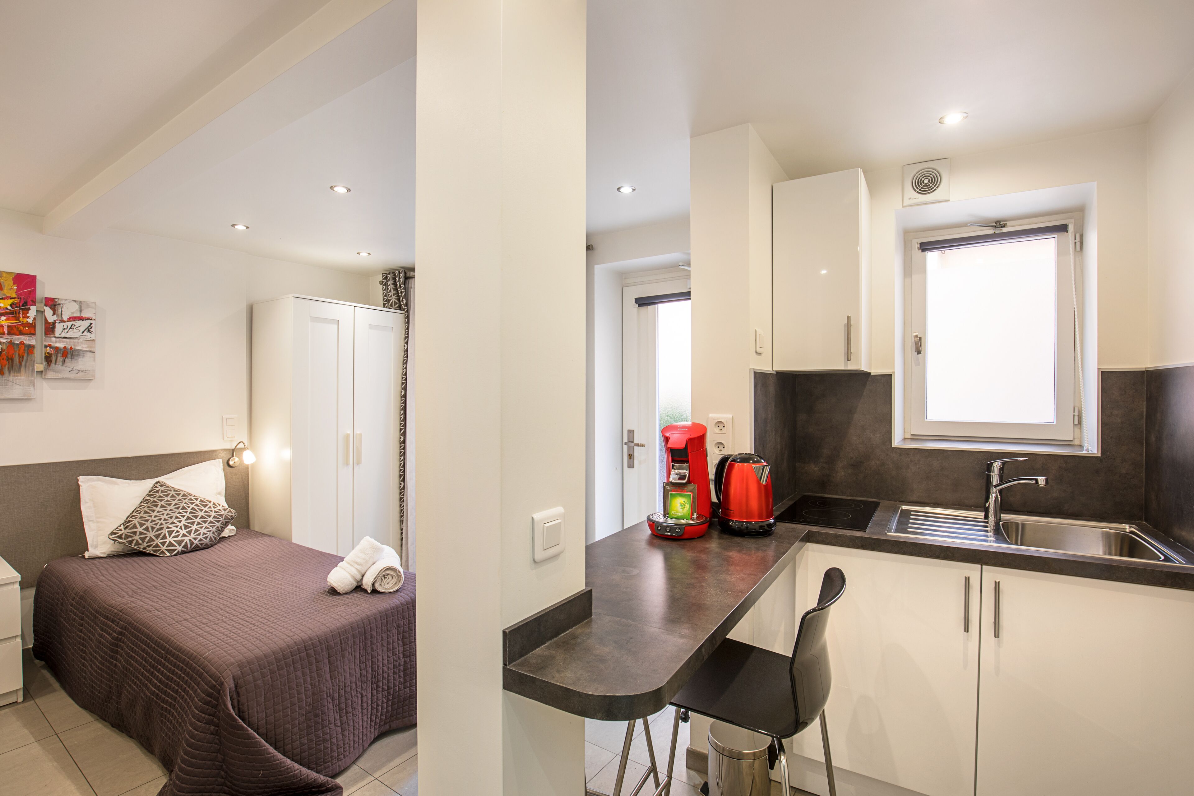 superior twin room, kitchenette | premium bedding, individually decorated, individually furnished