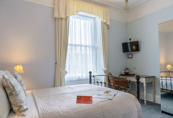 Double Room | Desk - Queensberry House (Moffat)