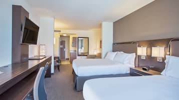 Két bảo mật tại phòng, bàn, màn/rèm cản sáng, bàn ủi/dụng cụ ủi quần áo