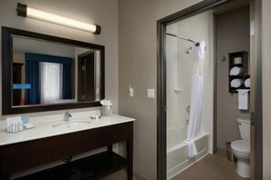 Studio, 1 King Bed, Non Smoking, Refrigerator & Microwave | Bathroom | Combined shower/tub, free toiletries, hair dryer, slippers - Hampton Inn & Suites Portland/Vancouver (Vancouver)