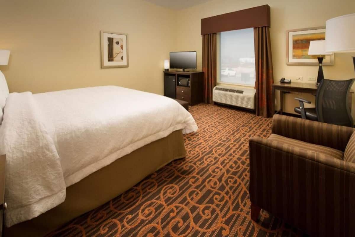 In-room safe, blackout curtains, free cots/infant beds