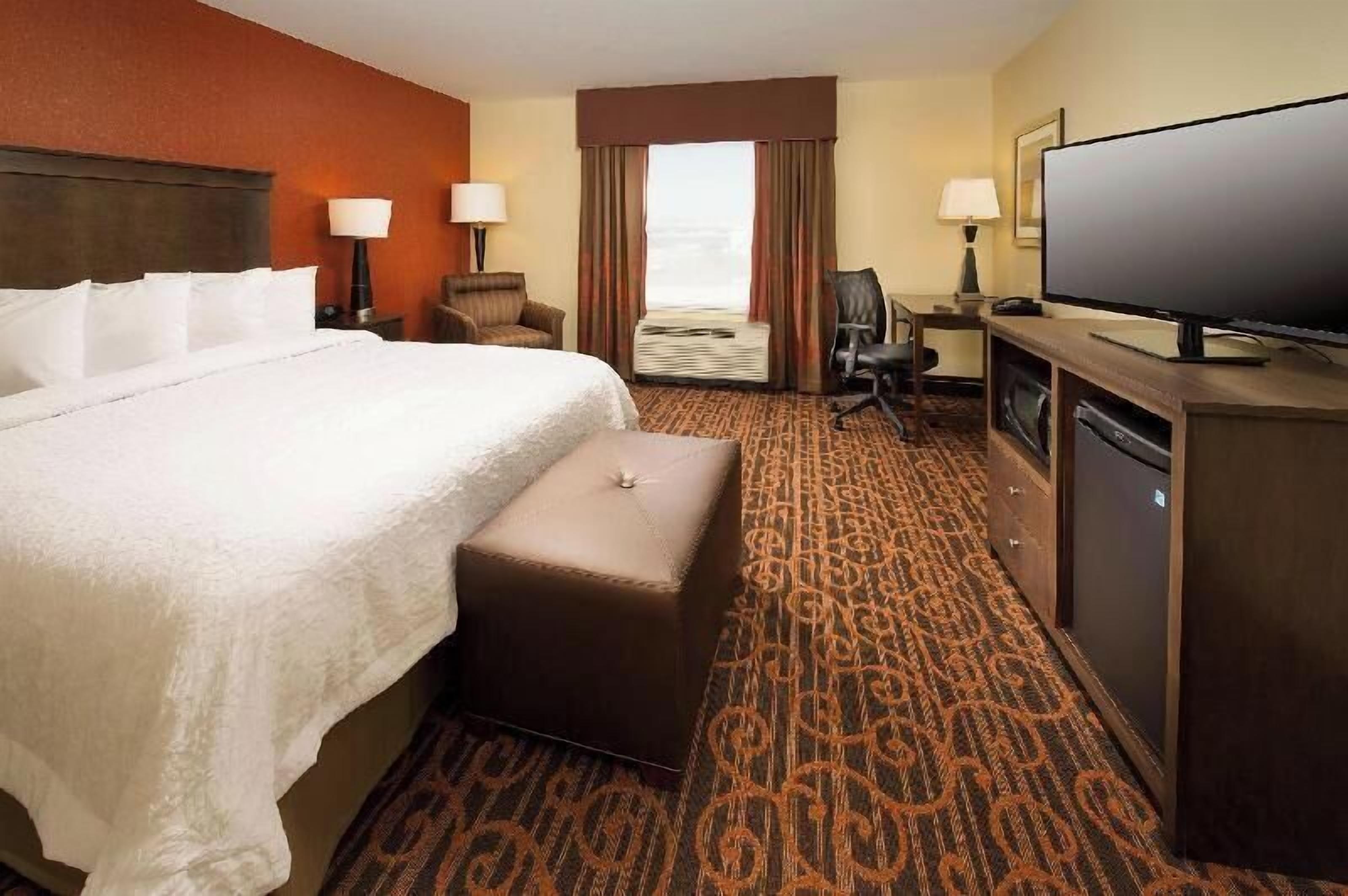 In-room safe, blackout curtains, free cots/infant beds