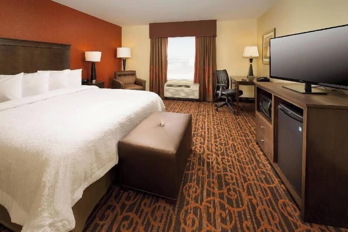 In-room safe, blackout curtains, free cots/infant beds