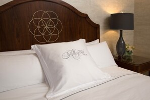 Premium bedding, down duvets, pillow-top beds, in-room safe - Allegretto Vineyard Resort Paso Robles (Paso Robles)