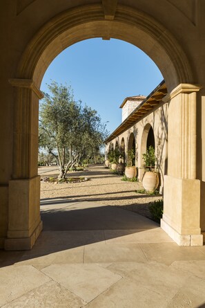 Hallway - Allegretto Vineyard Resort Paso Robles (Paso Robles)