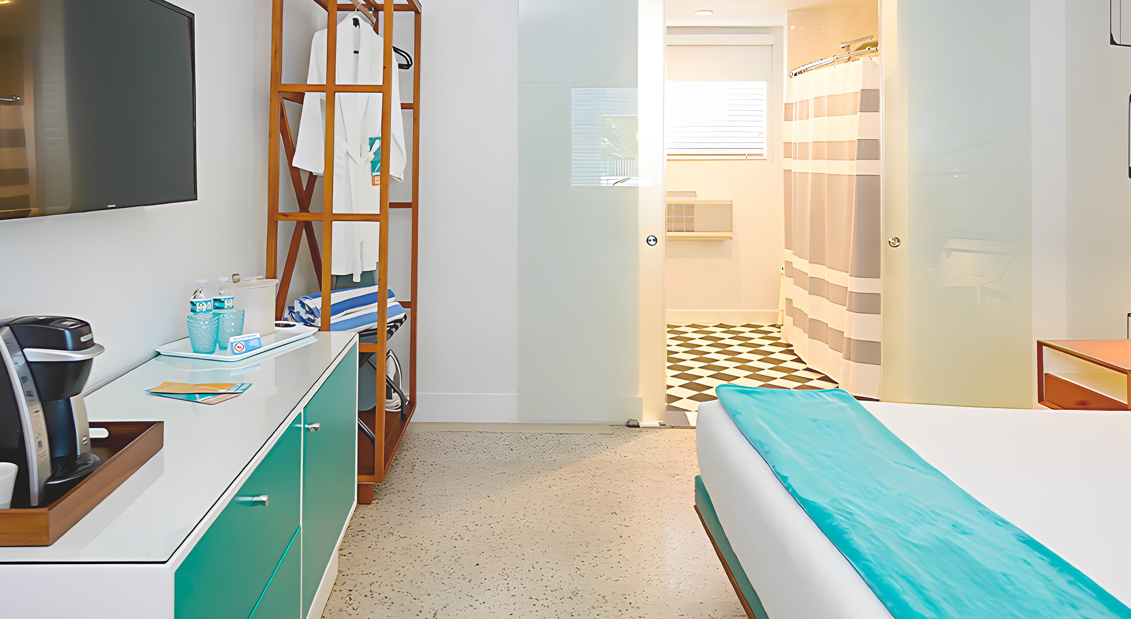 catalina king, ada accessible  | 1 bedroom, egyptian cotton sheets, premium bedding, in-room safe