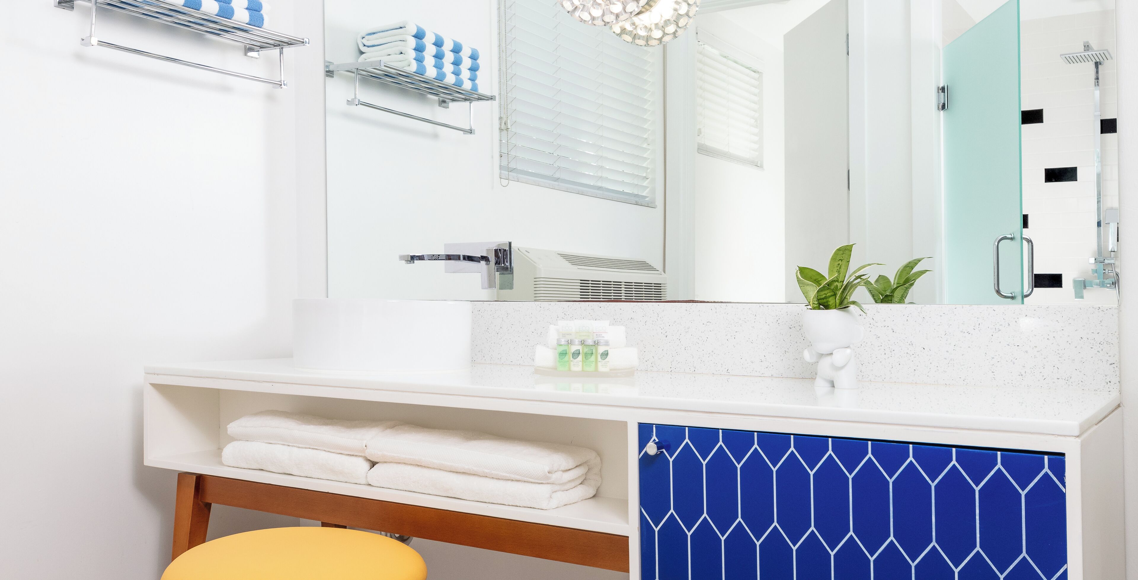 standard room, 1 king bed | bathroom | shower, rainfall showerhead, eco-friendly toiletries, hair dryer