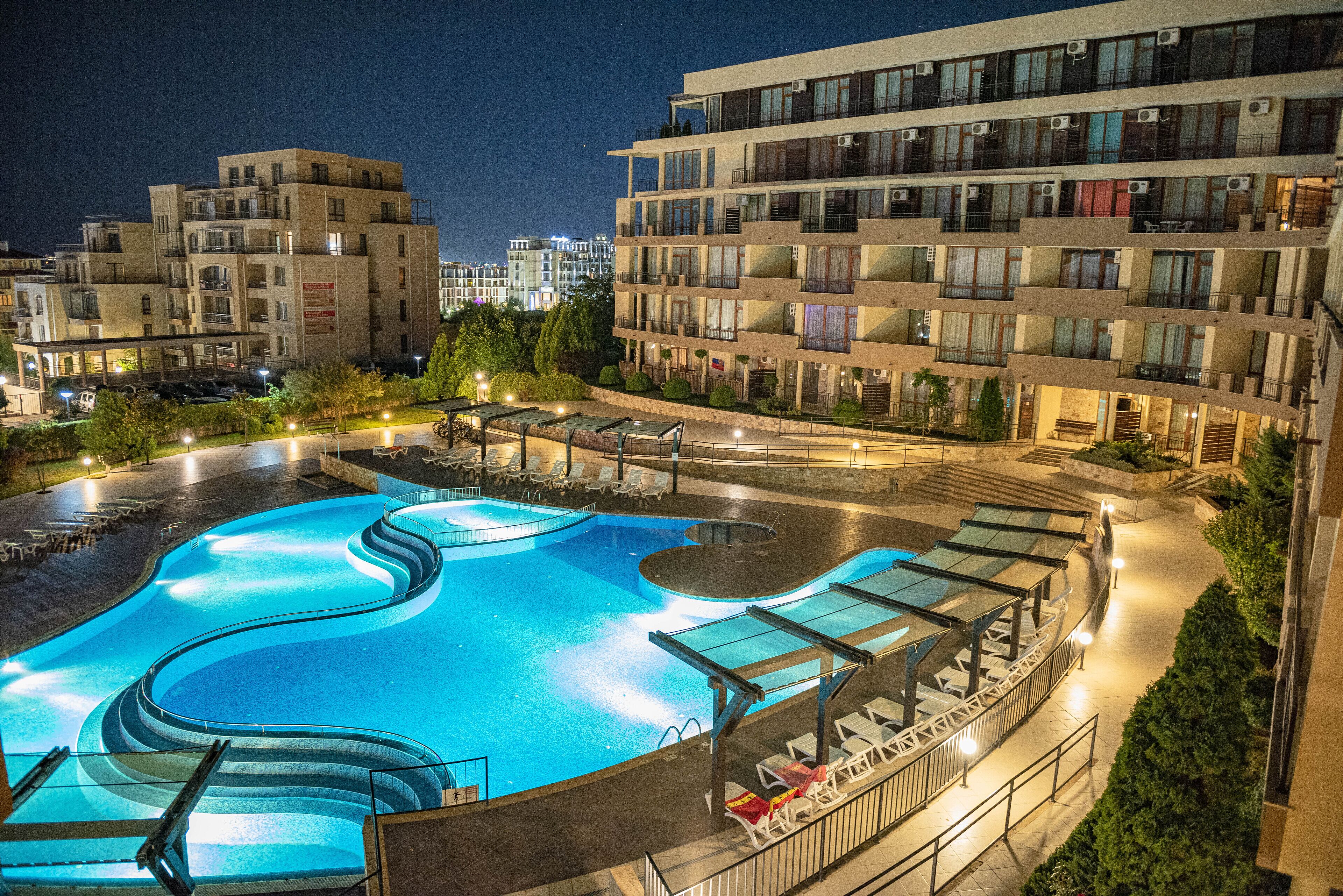 Seasonal outdoor pool, sun loungers