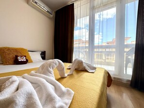 Family Apartment | WiFi, bed sheets