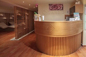 Sauna, bain à remous, hammam, soins corporels, soins d'aromathérapie