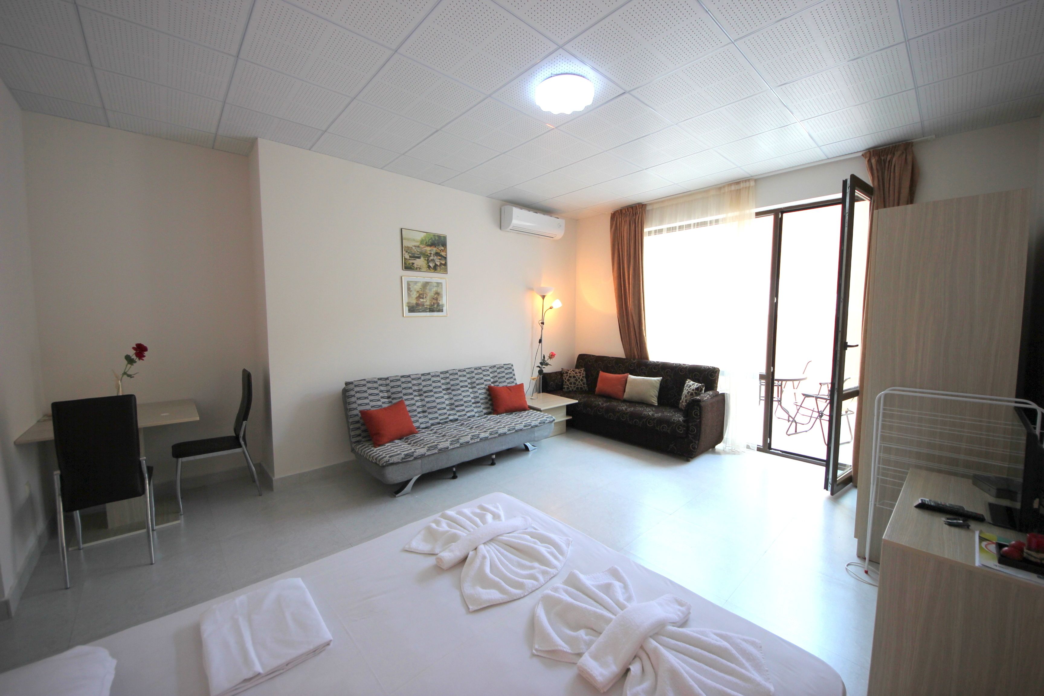 Studio (5 adults) | Individually decorated, individually furnished, cribs/infant beds