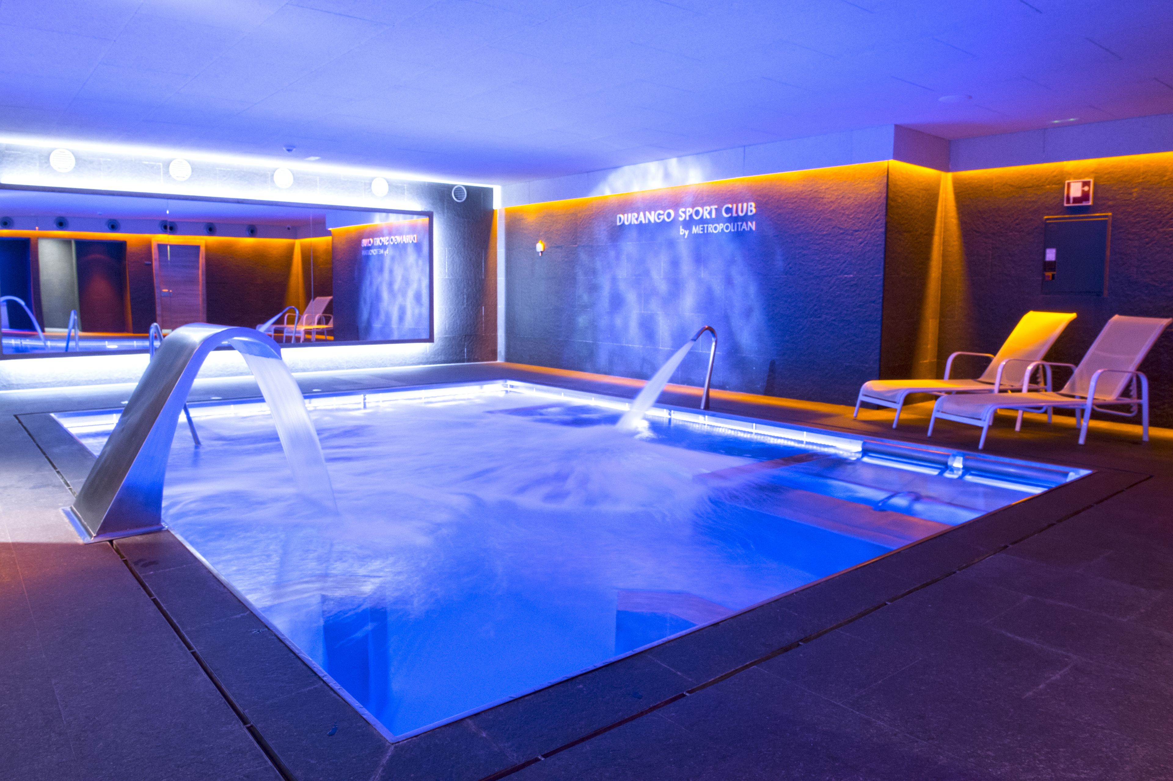 三溫暖烤箱、浴缸、蒸氣室、土耳其浴 、美體療程、敷體療程