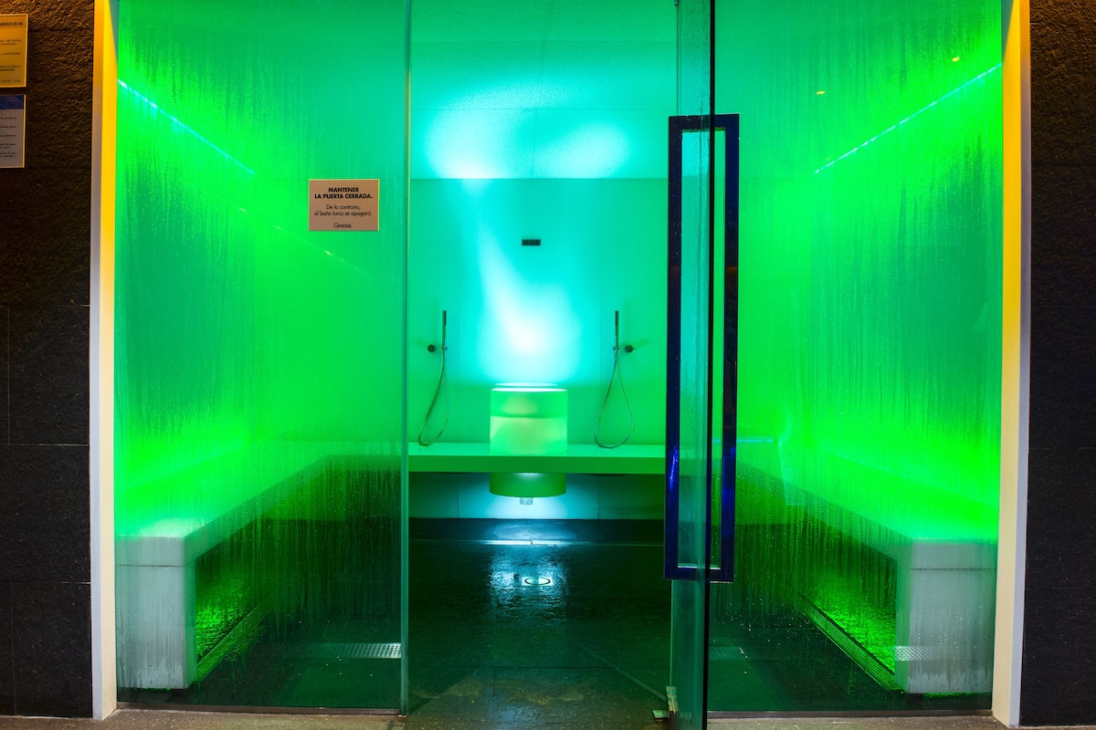 sauna, hot tub, steam room, turkish bath/hammam, body treatments