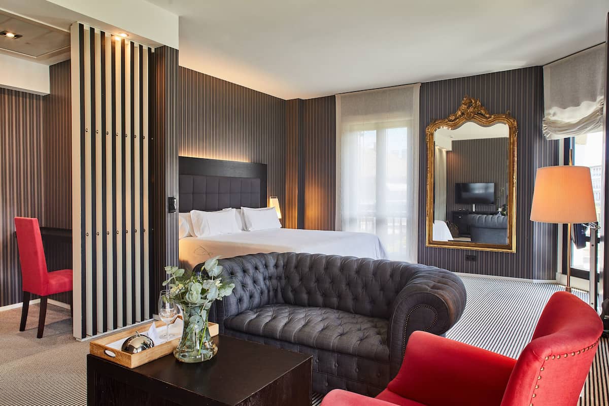 junior suite, terrace, garden view | 1 bedroom, minibar, desk, laptop workspace