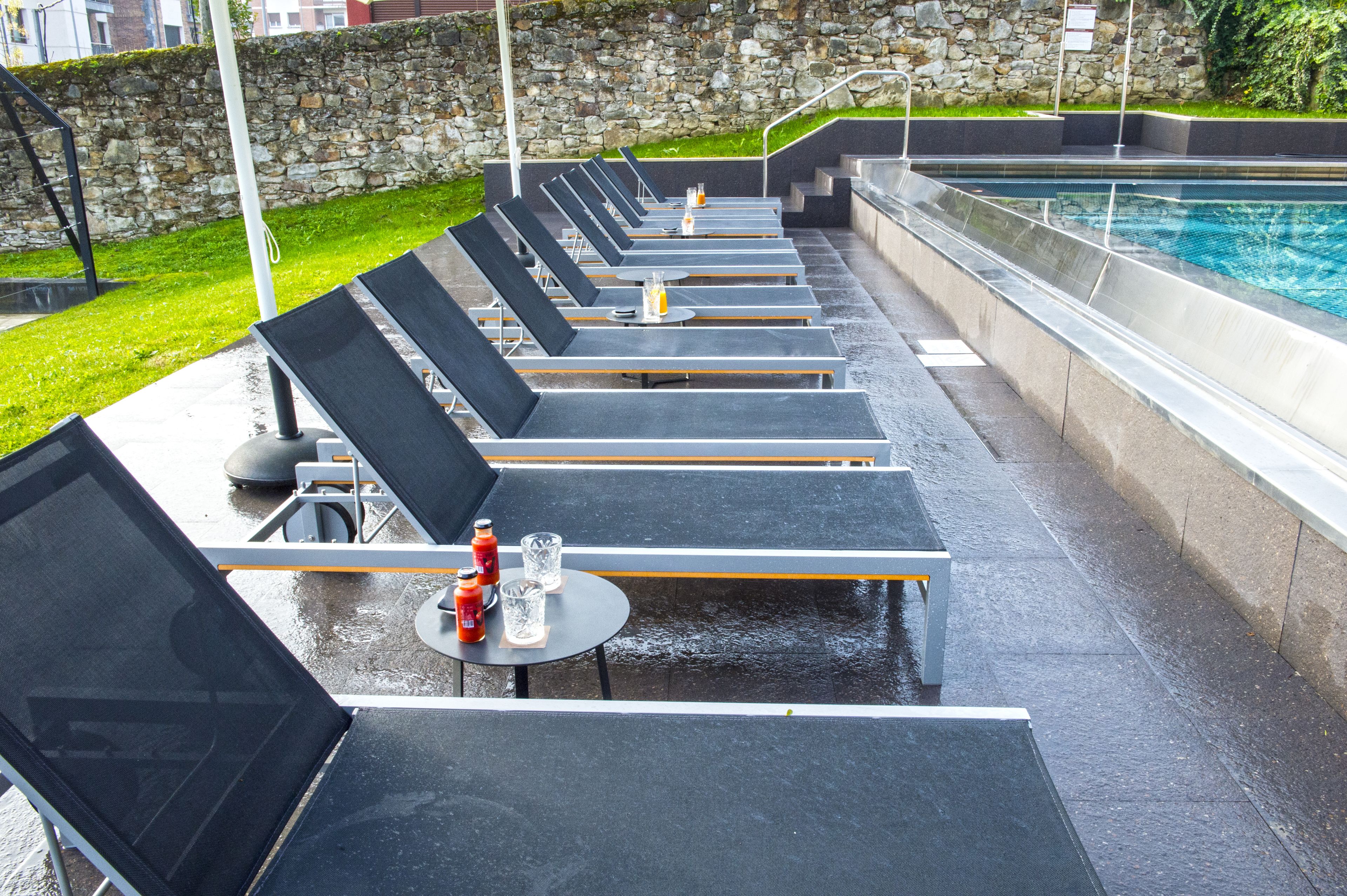 seasonal outdoor pool, open 10:00 am to 9:00 pm, pool loungers