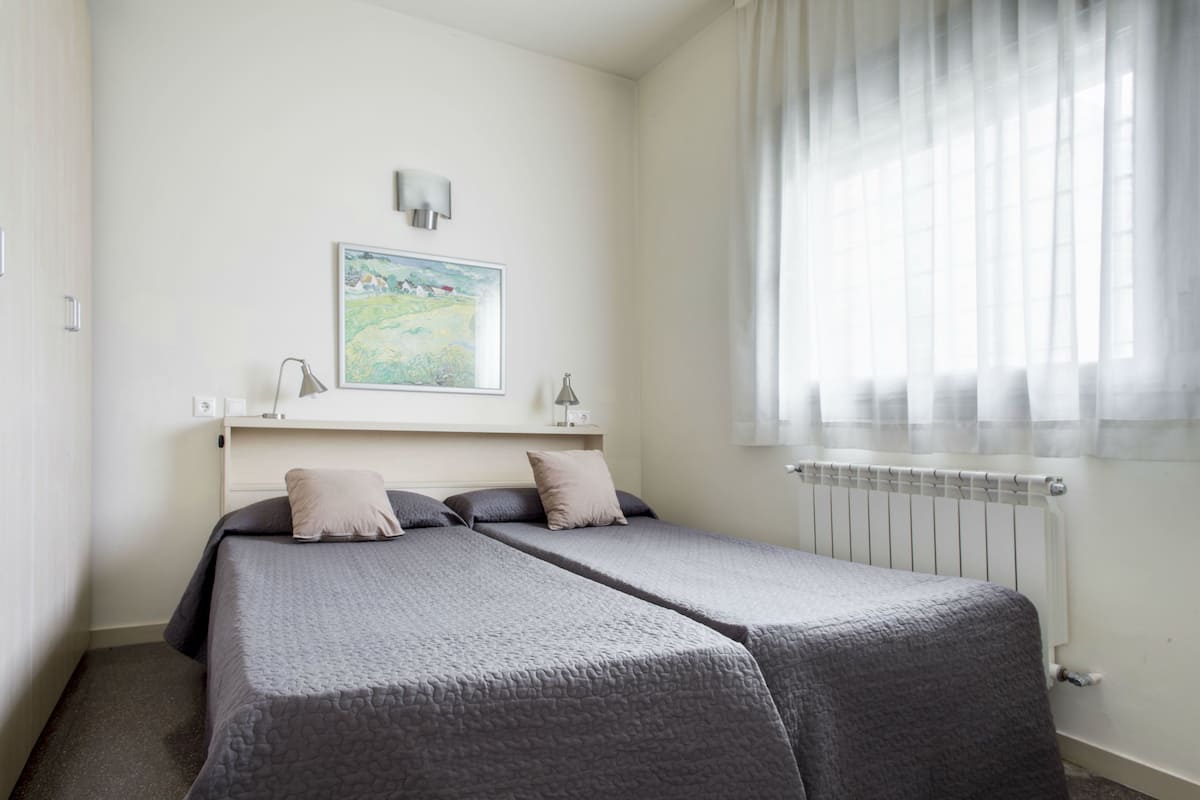 Family Studio, Kitchenette | Desk, iron/ironing board, free WiFi, bed sheets