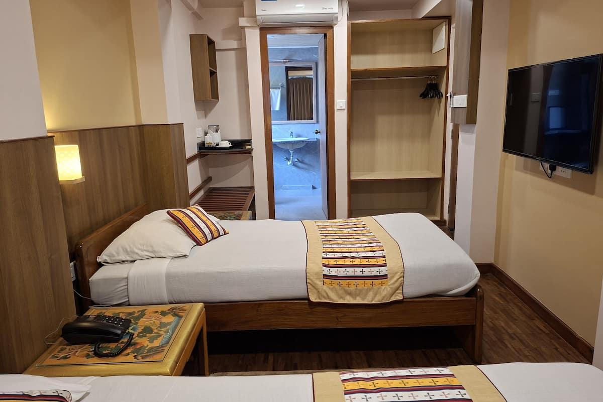 Habitación doble Deluxe | Ropa de cama de alta calidad y edredón 
