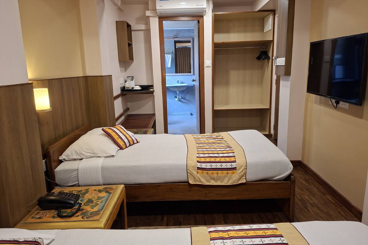 Habitación doble Deluxe | Ropa de cama de alta calidad y edredón