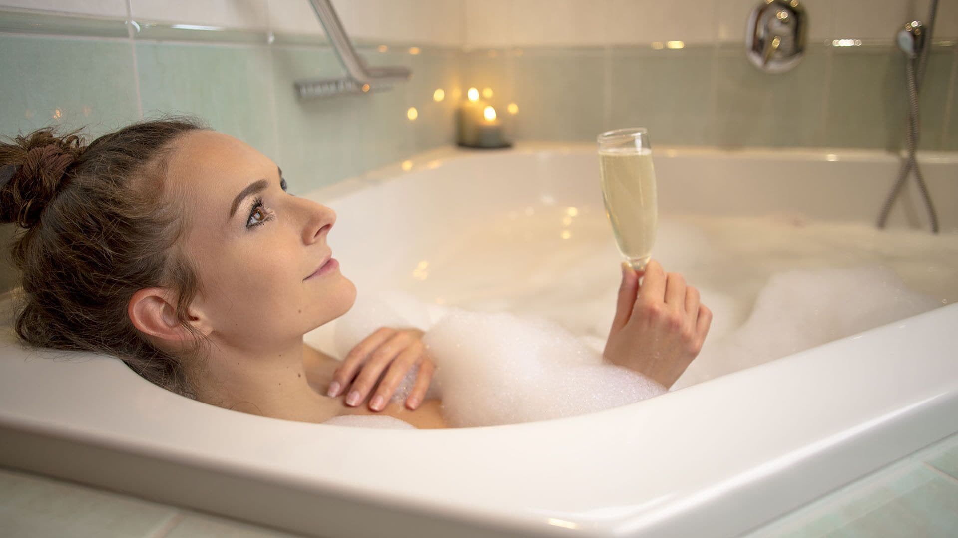 junior suite | bathroom | hair dryer, towels