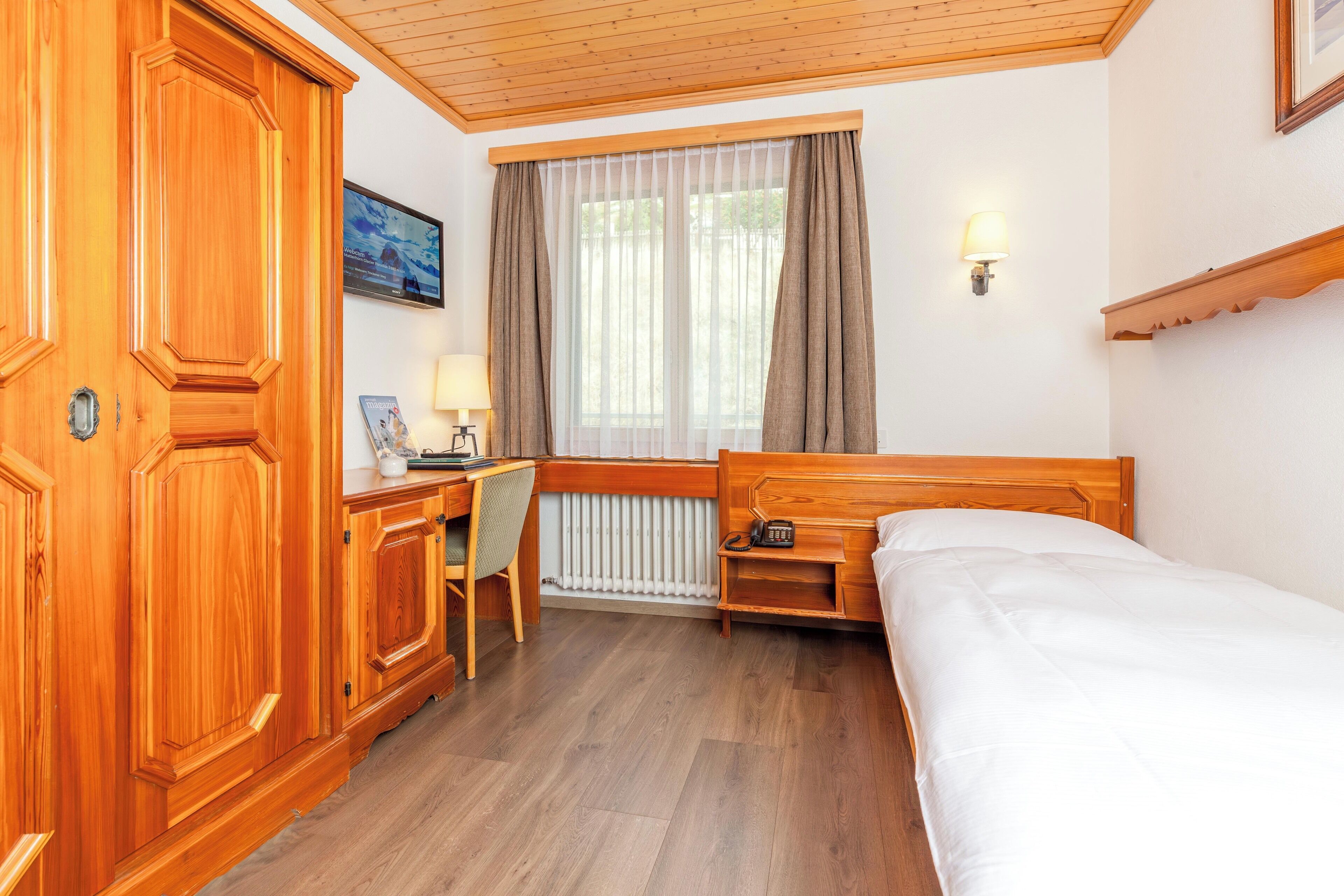 Single Room | Hypo-allergenic bedding, in-room safe, desk, laptop workspace