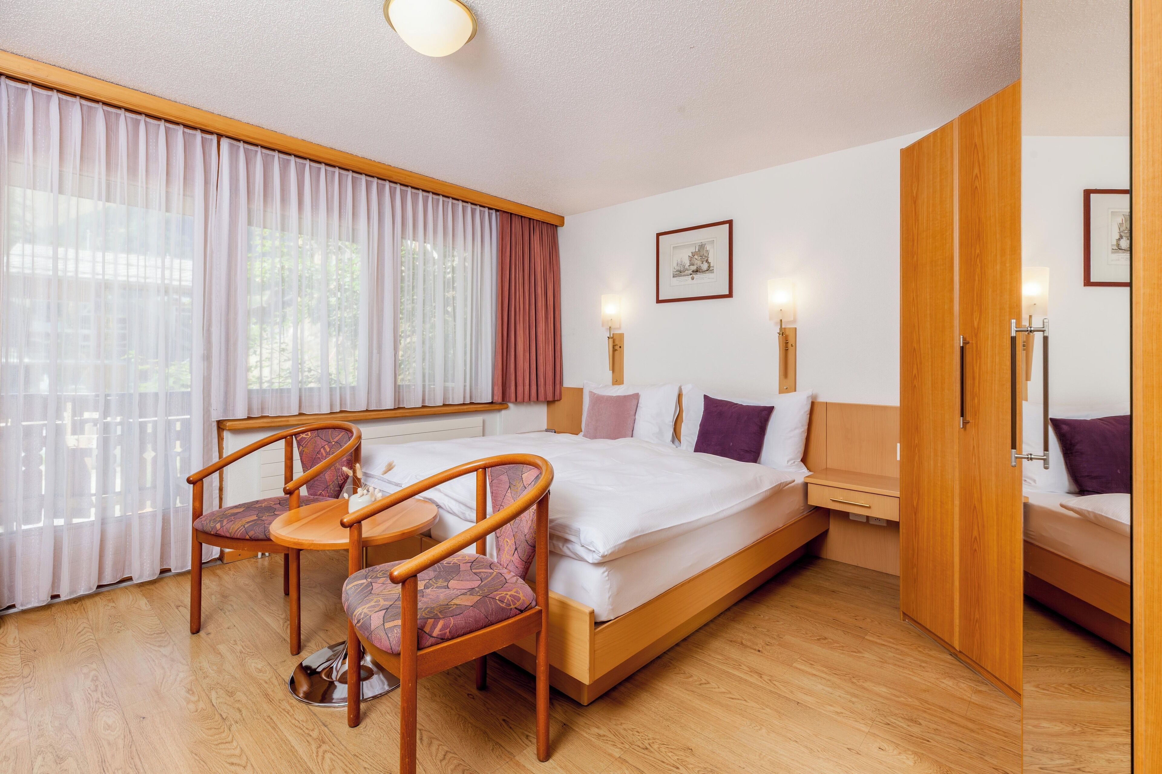 Studio apartment Annex Bonatti (no lift) with balcony or terrace with Matterhorn view | Hypo-allergenic bedding, in-room safe, desk, laptop workspace