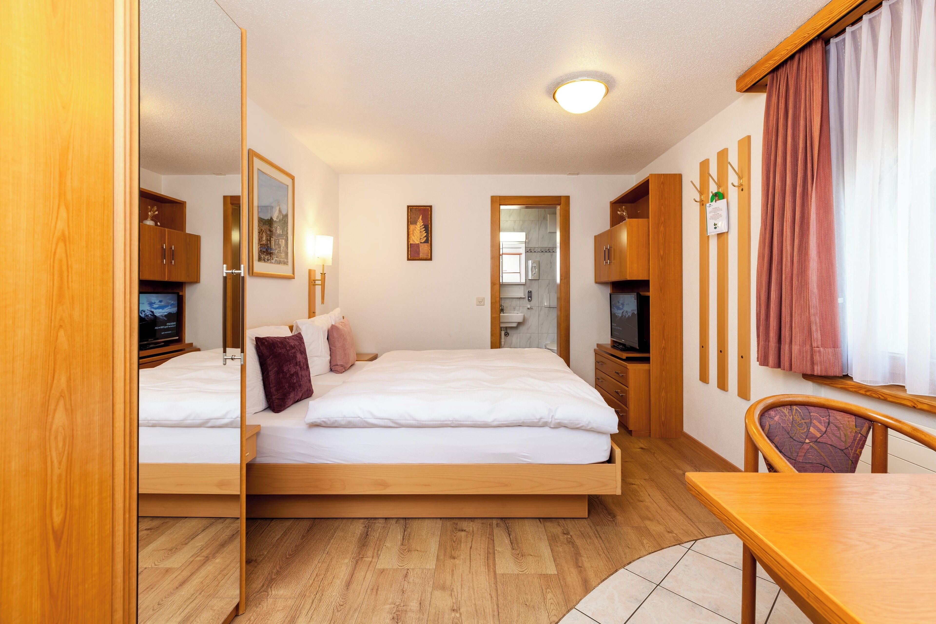 Studio apartment Annex Bonatti (no lift) | Hypo-allergenic bedding, in-room safe, desk, laptop workspace