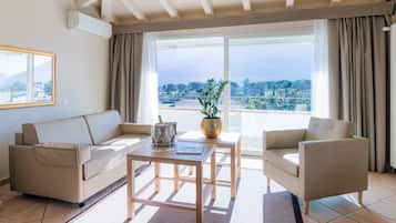 Frette Italian sheets, premium bedding, down comforters, minibar