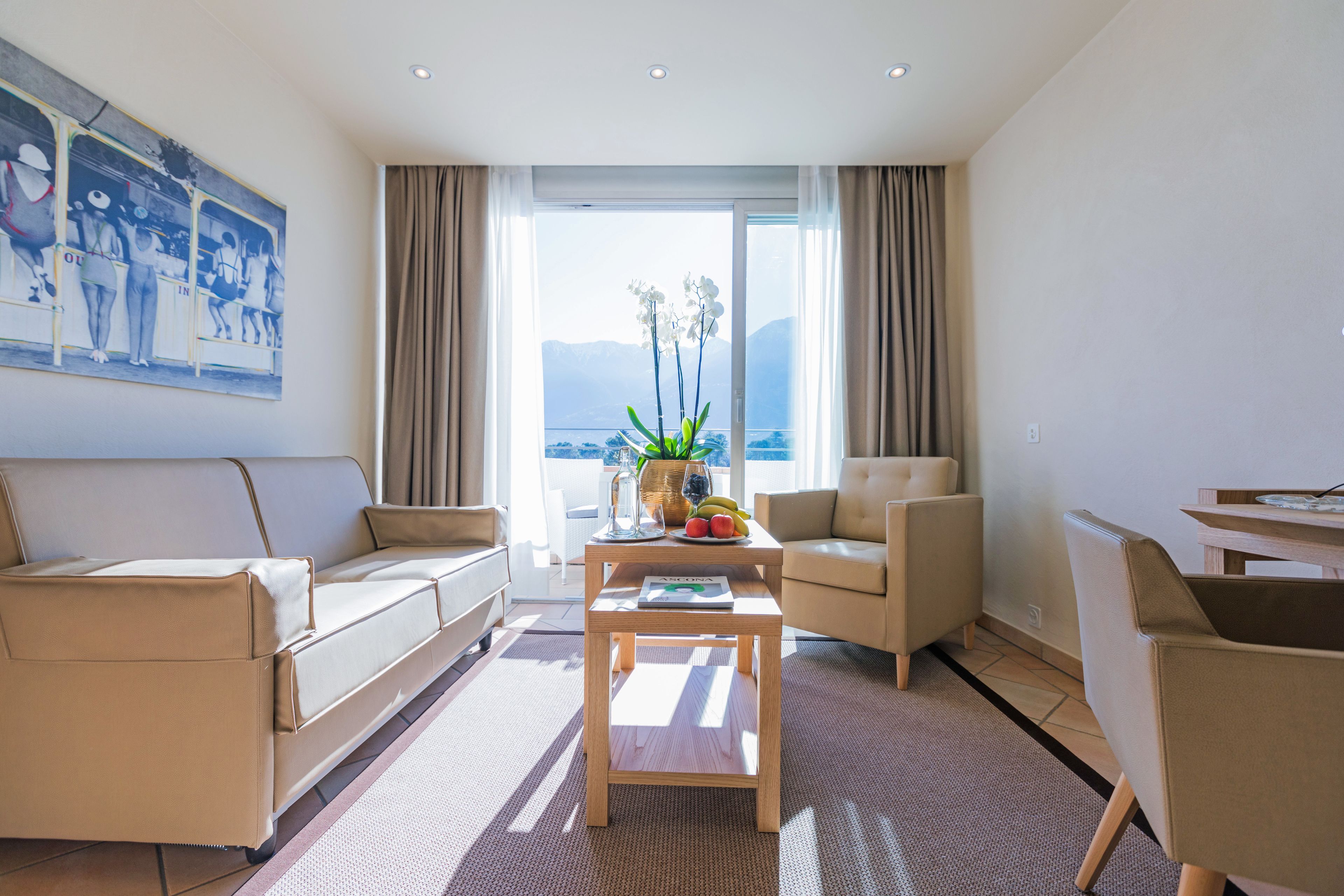 Frette Italian sheets, premium bedding, down comforters, minibar