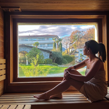 Frette Italian sheets, premium bedding, down duvets, minibar. Parkhotel Delta Wellbeing Resort Ascona