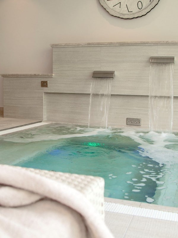 Espace de soins pour les couples, sauna, bain à remous, hammam, hammam