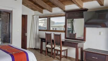 Penthouse, 2 Habitaciones | Caja de seguridad en la habitación y cortinas blackout