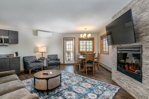 家庭公寓式客房, 2 间卧室, 山景 | 加厚床垫、熨斗/熨衣板、免费 WiFi、床单