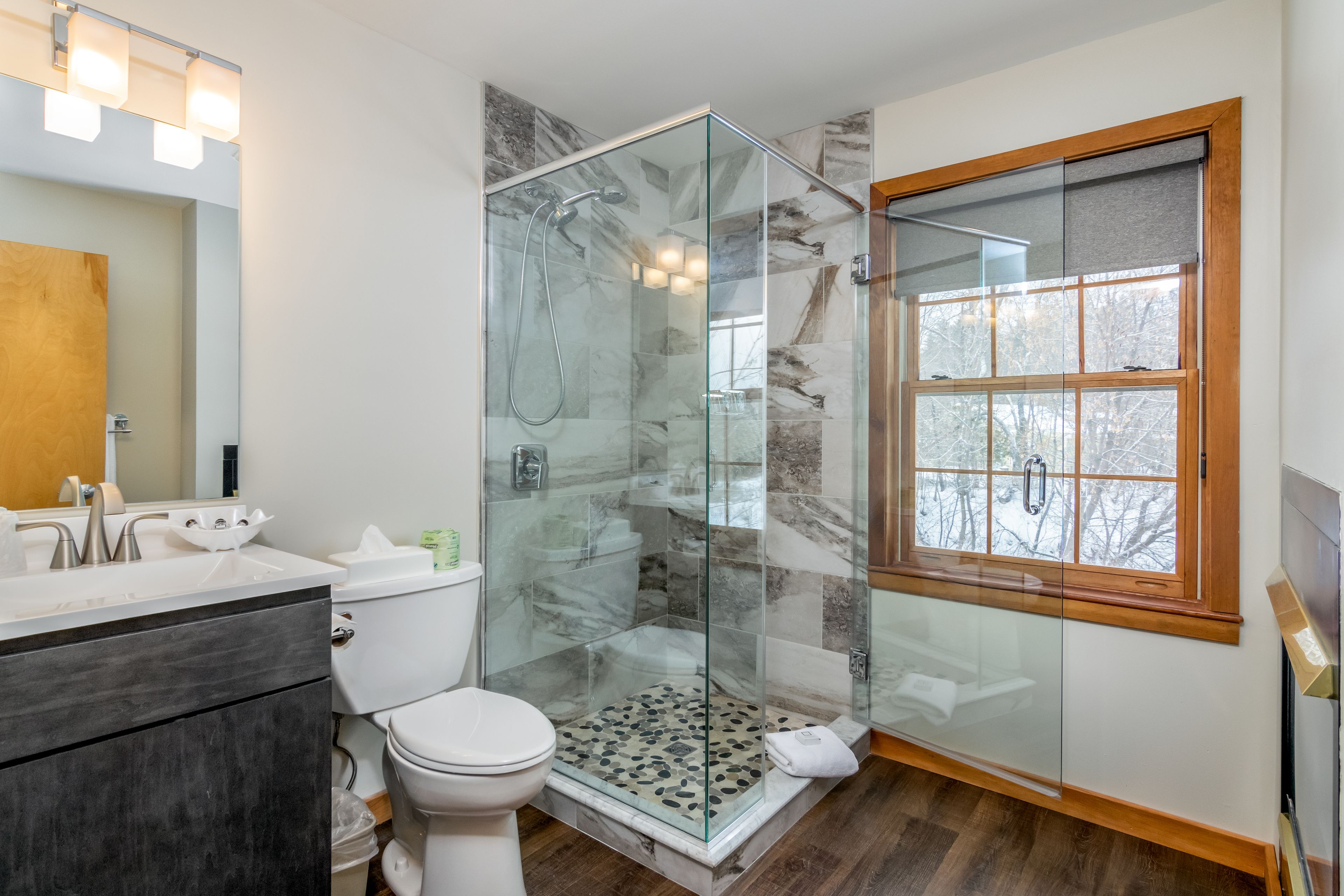 one king room mountain view | bathroom | free toiletries, hair dryer, towels