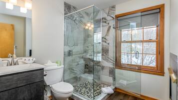 One King Room Mountain View | Bathroom
