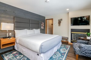 Kamar Romantis, 1 Tempat Tidur King, pemandangan gunung | Bantalan ekstra lembut, setrika/meja setrika, dan Wi-Fi gratis