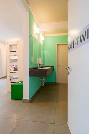 浴室 | 淋浴設備、雨淋花灑、風筒、提供毛巾