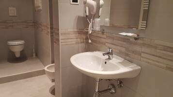 Shower, free toiletries, hair dryer, bidet