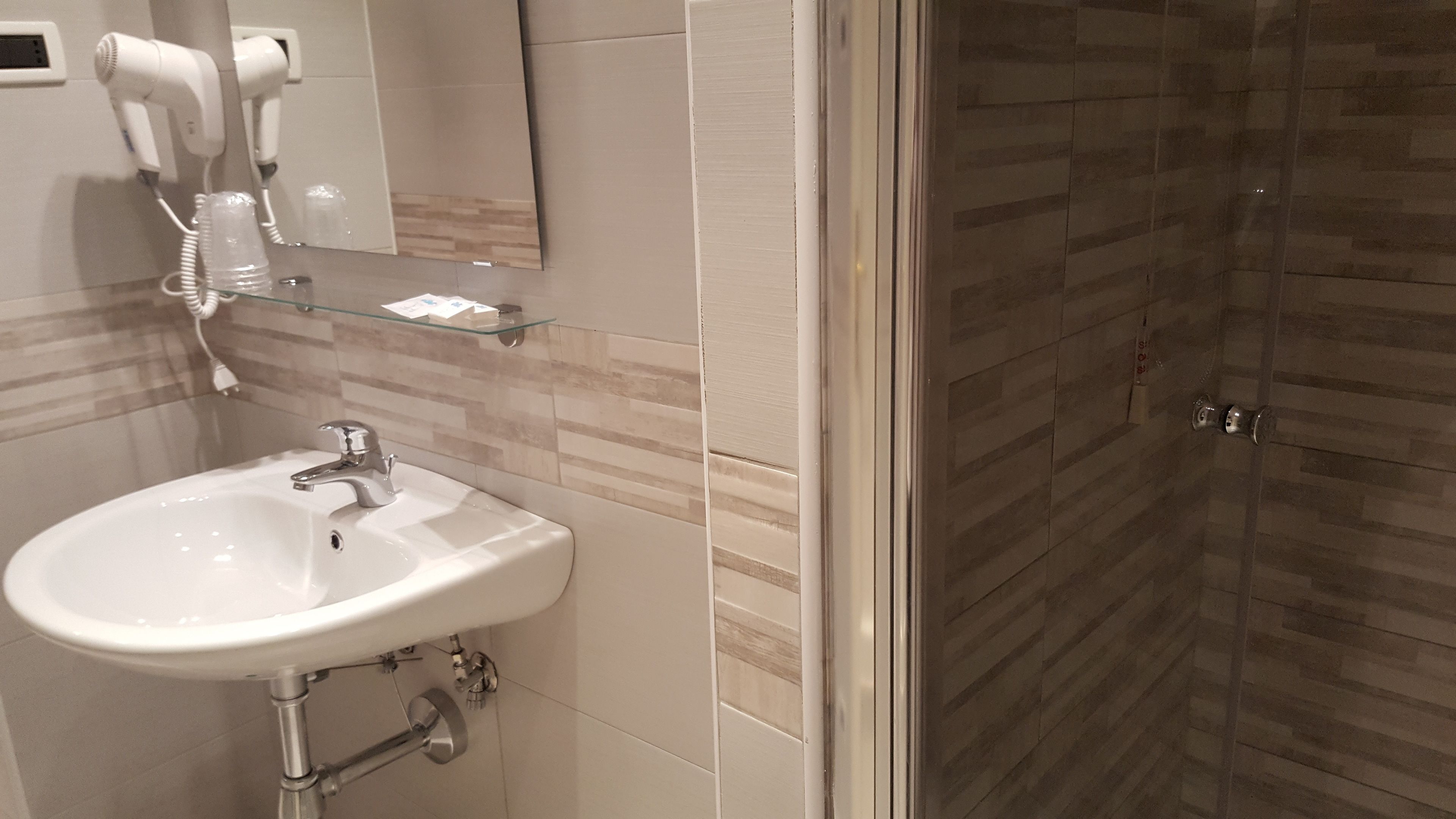 Double Room, Shared Bathroom | Bathroom | Shower, free toiletries, hair dryer, bidet