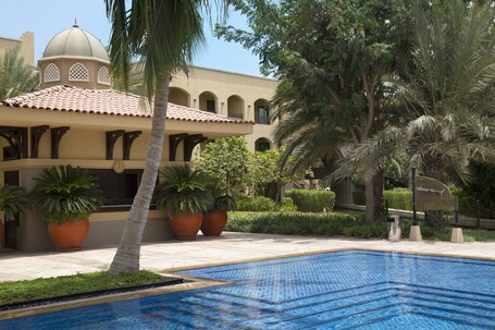 Shangri La Hotel Apartments Qaryat Al Beri - Image 40
