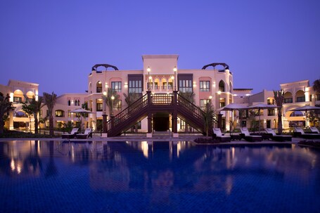 Shangri La Hotel Apartments Qaryat Al Beri - Image 1