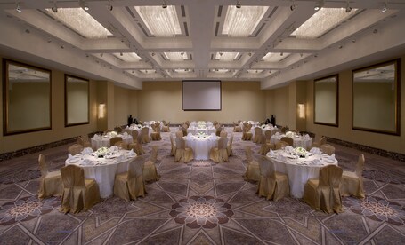 Shangri La Hotel Apartments Qaryat Al Beri - Image 14