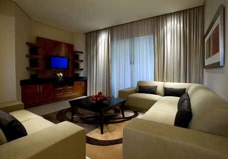 Shangri La Hotel Apartments Qaryat Al Beri - Image 10